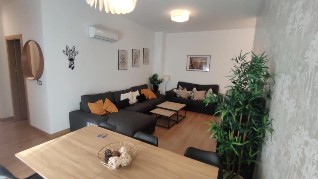 Unique Apartment In Malaga City Center With Pool ภายนอก รูปภาพ