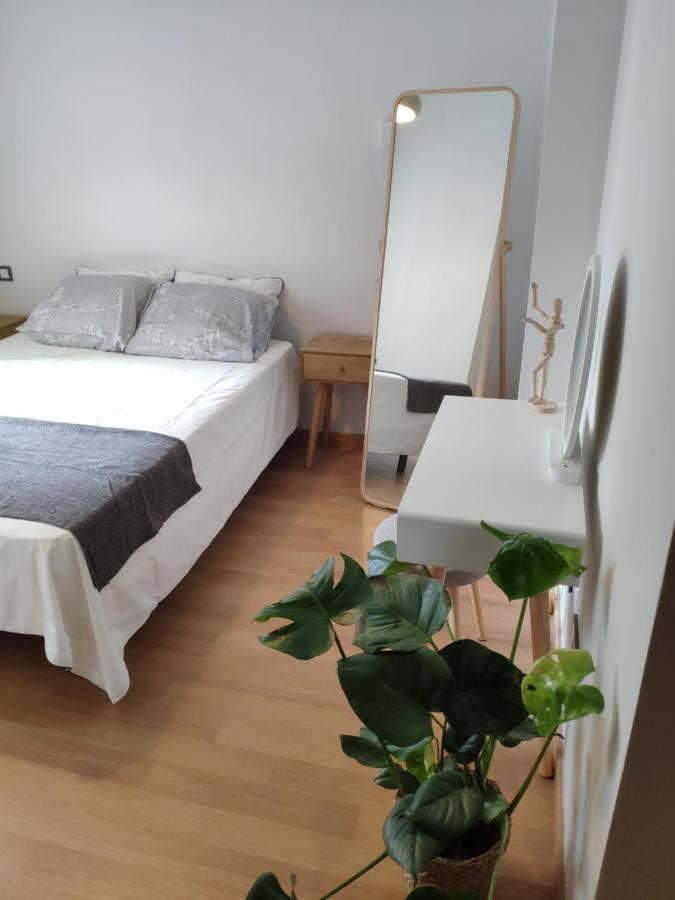 Unique Apartment In Malaga City Center With Pool ภายนอก รูปภาพ